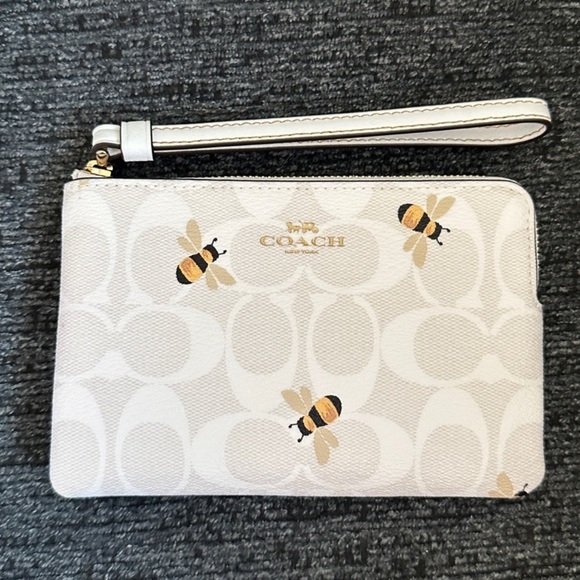 Coach Corner Zip Wristlet in Bee Print Signature Canvas & Smooth Leather NWT - Picture 7 of 12